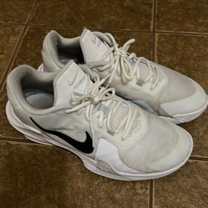 Nike Impact Basketball Shoes Size 9.5. Some wear see pictures.